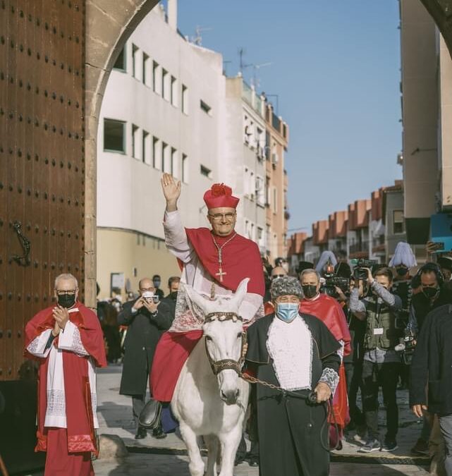 “¡JESÚS, JESÚS, JESÚS!“, así ha comenzado Monseñor Munilla su primera homilía como Obispo de Orihuela-Alicante