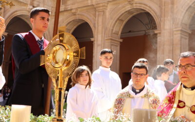 Celebramos la Procesión Eucarística en el Colegio Diocesano Santo Domingo